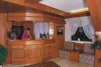 Hotel-Gasthof Rotes Ross Херольдсберг Экстерьер фото