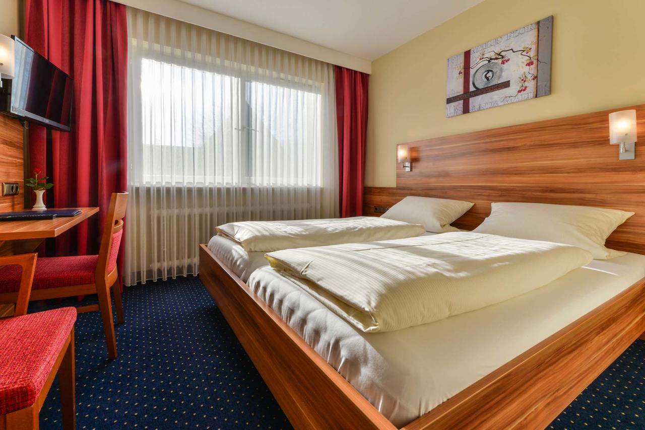 Hotel-Gasthof Rotes Ross Херольдсберг Экстерьер фото
