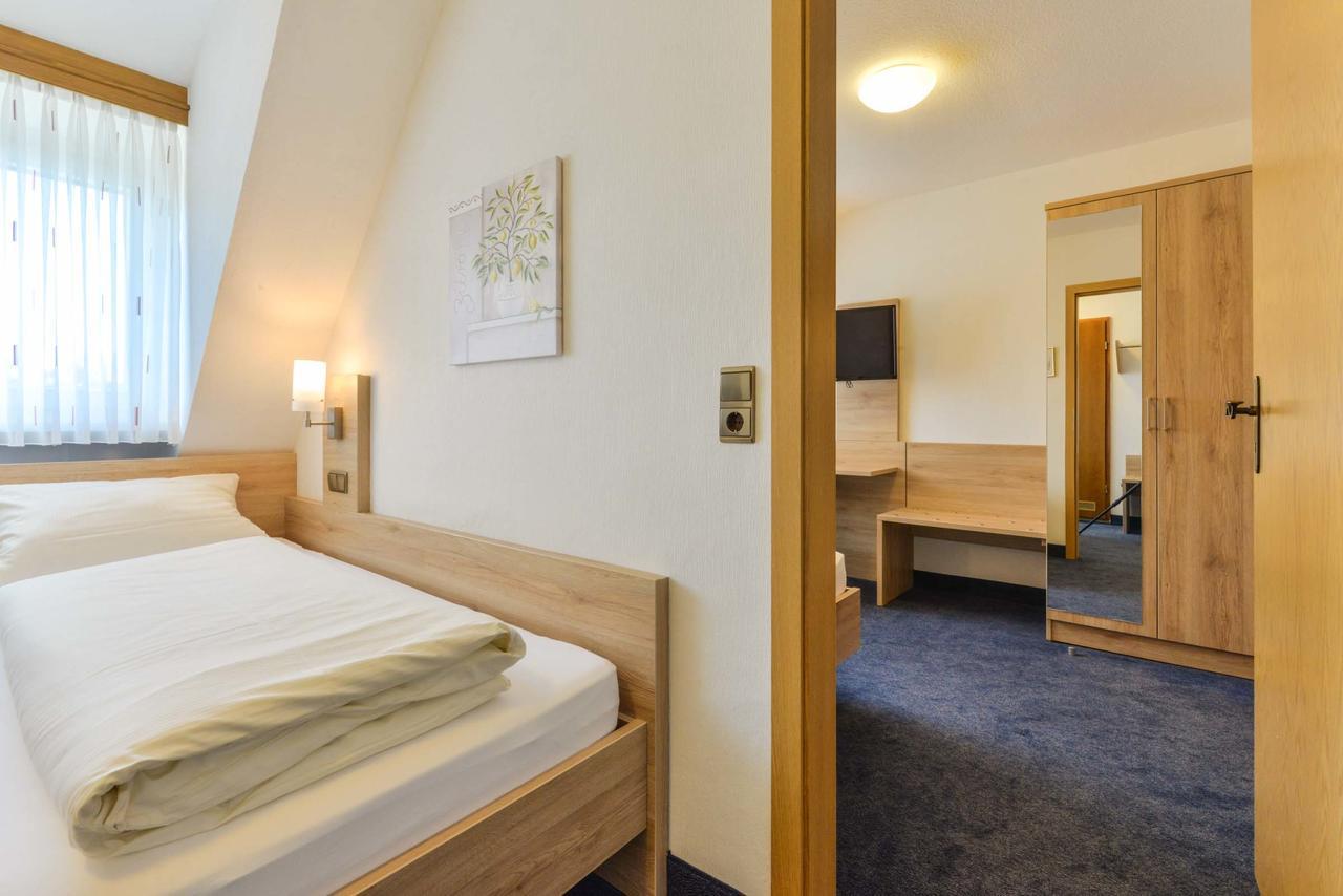 Hotel-Gasthof Rotes Ross Херольдсберг Экстерьер фото